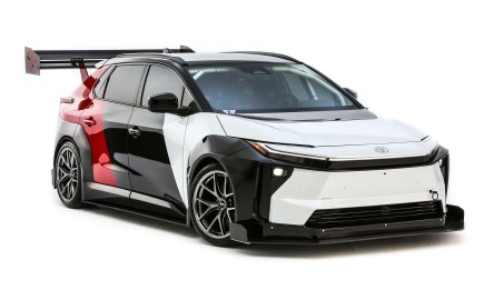 Toyota bZ Time Attack – Δεν υπόσχεται καρδιοχτύπια… τα προκαλεί!