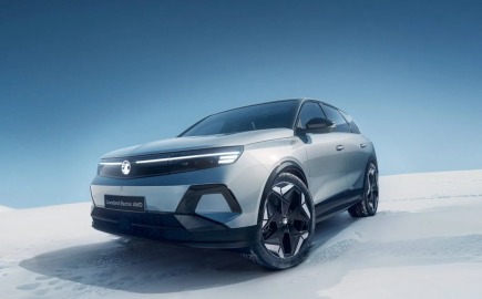 Η Opel λανσάρει το Grandland Electric AWD