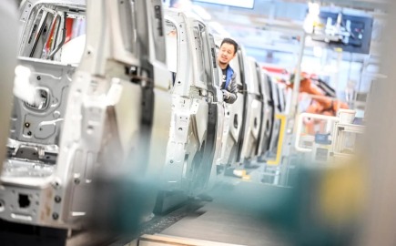 Η Volkswagen «πατάει φρένο» στην παραγωγή του ID. Buzz
