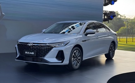 Chery Fulwin A8: Νέο υβριδικό με 1.400 χλμ. αυτονομία και κατανάλωση ρεκόρ!
