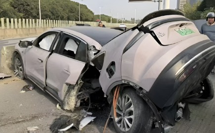 Nio EC6 διαλύθηκε σε σύγκρουση στη Σαγκάη – Τι έγινε με τους επιβαίνοντες