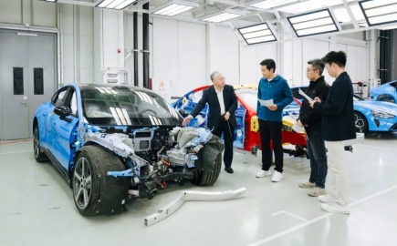 Η Xiaomi αποσυναρμολόγησε live το SU7 για να δείξει πόσο καλό είναι