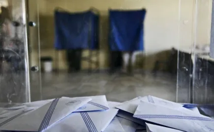 Γίνεται ντέρμπι η δεύτερη θέση; Τι δείχνουν οι δημοσκοπήσεις