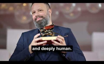 Με χιούμορ, η Ντακότα Τζόνσον αυτοπροτείνεται στον Λάνθιμο και πειράζει την Έμα Στόουν