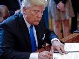 Bloomberg: Οι Ευρωπαίοι πιέζουν για συνομιλία με τον Τραμπ