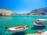 Ρεκόρ στον τουρισμό, αλλά οι μισοί Έλληνες δεν έχουν για διακοπές