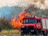 Σκληρή ολονύχτια μάχη με τις φλόγες στο Ωραιόκαστρο