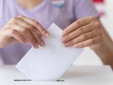Ανατροπές από τα κόμματα Τσίπρα και Καρυστιανού-Τι δείχνουν οι δημοσκοπήσεις 