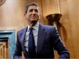 Fed: Ρωγμές στην αξιοπιστία του Γουόρς μετά το «πάγωμα» των επιτοκίων
