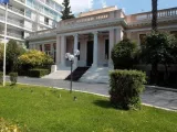 Βουλευτές της ΝΔ πιέζουν για περισσότερες παροχές άμεσα  