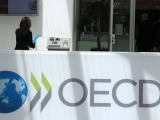 ΟΟΣΑ: Πρωταγωνίστρια η Ελλάδα στην αύξηση της απασχόλησης – Η εικόνα των μισθών